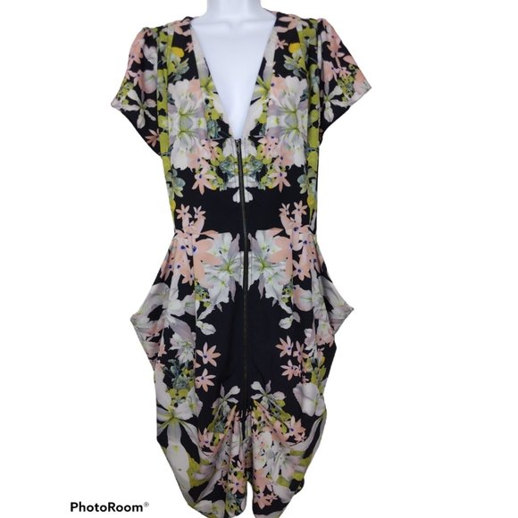 City Chic Dresses & Skirts - City Chic Floral Front Zip Tunic Plus Size Dress